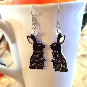 Bunny earrings filigree print